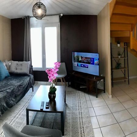 Agréable maison proche Gare avec parking gratuit Le Mans Esterno foto